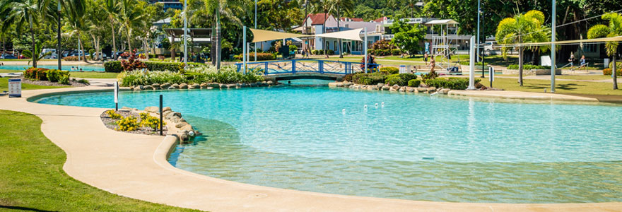 Piscine avec plage en caoutchouc